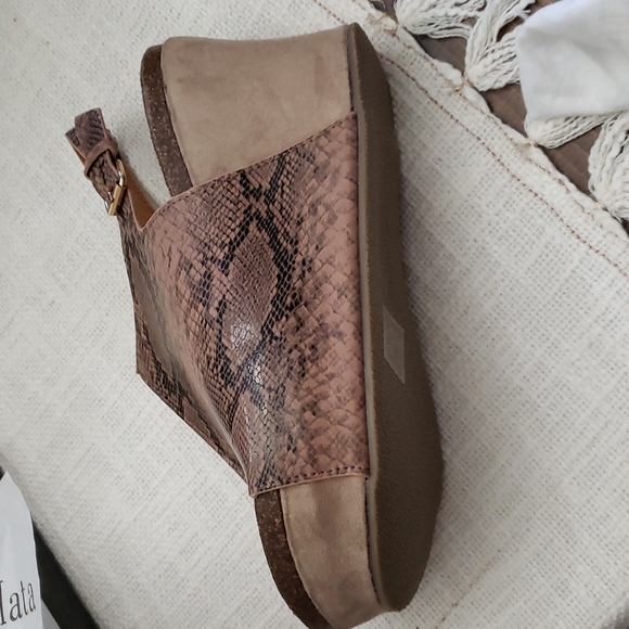 New In Box -Snakeskin Wedge - Picture 7 of 8